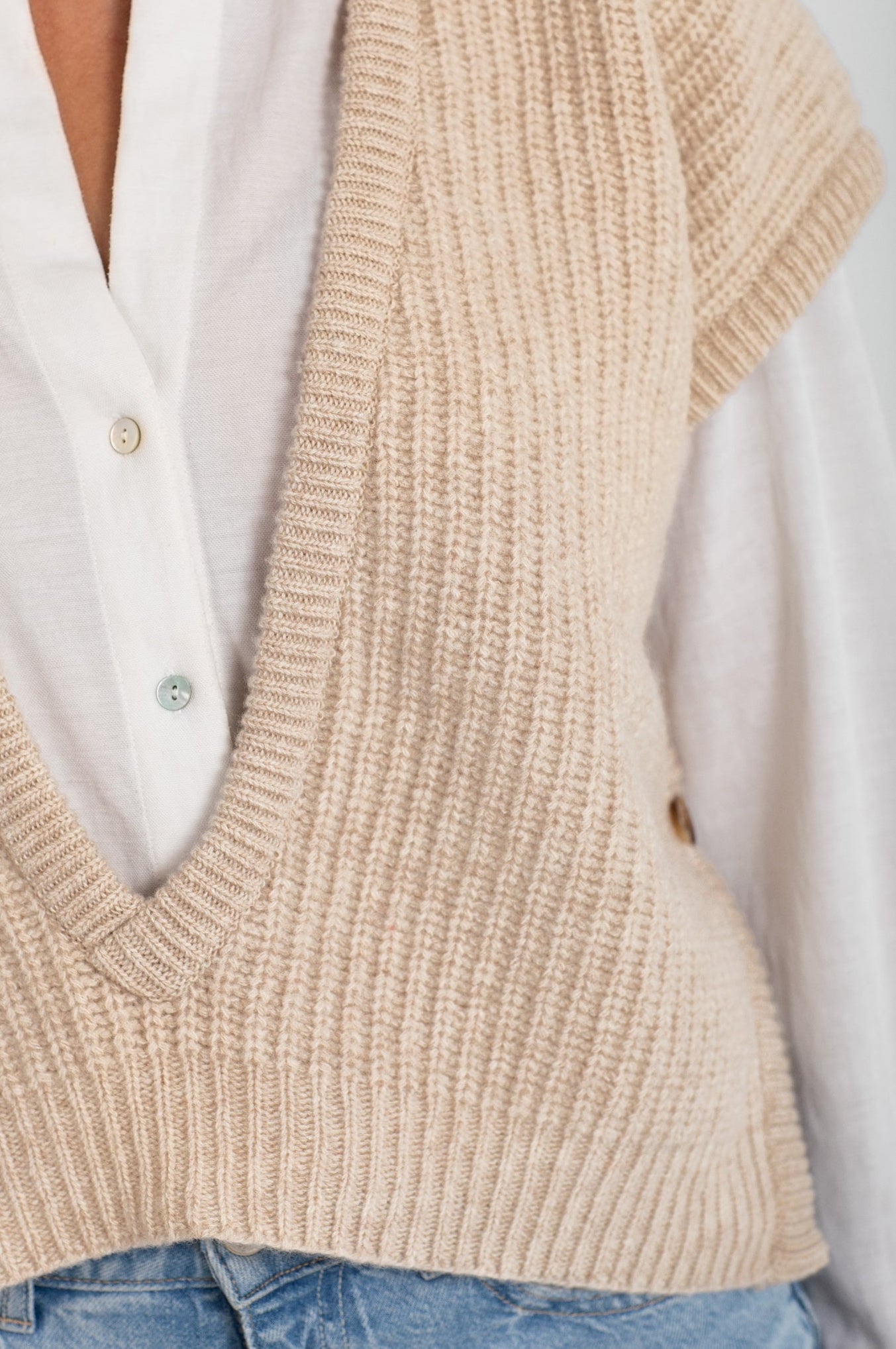 CHALECO PERLADO 100% LANA BEIGE