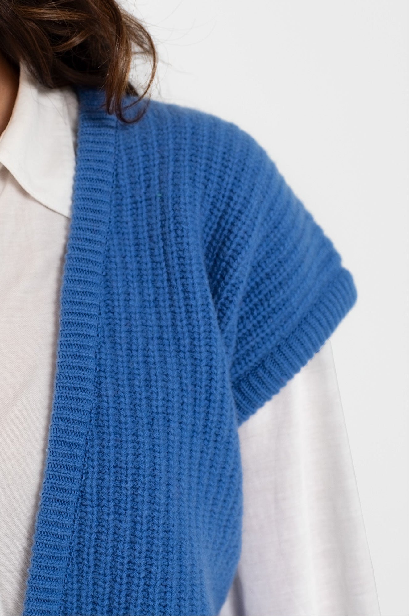 CHALECO PERLADO 100% LANA AZUL