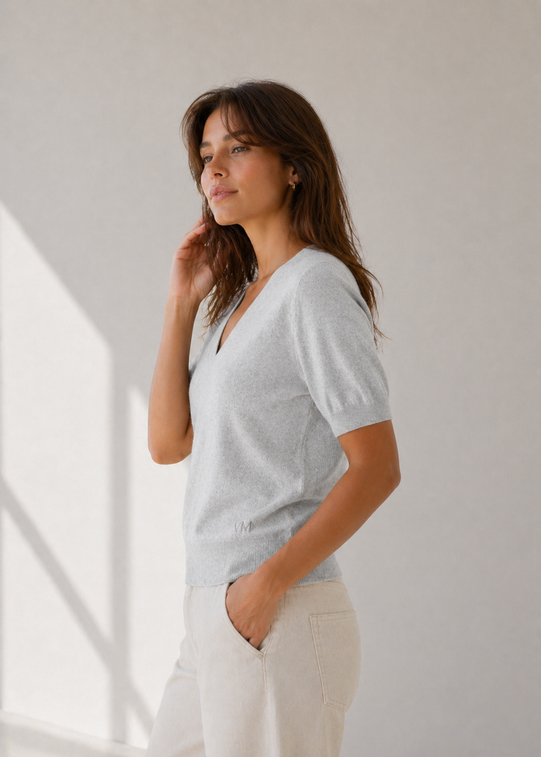 JERSEY CUELLO PICO BRISA_GRIS AL VIENTO