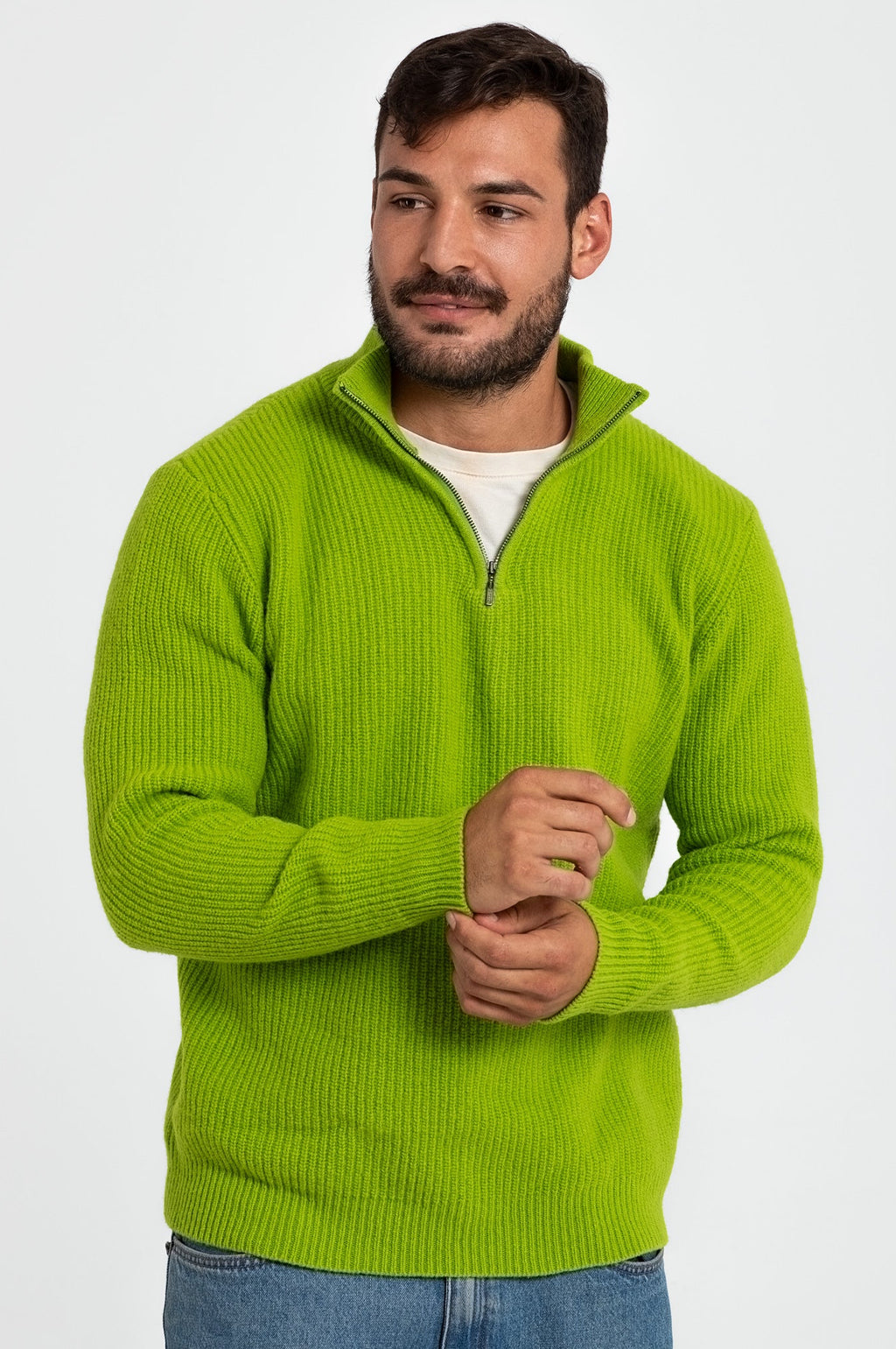 Pistazienfarbener Pullover aus 100 % Wolle mit halbem Reißverschluss