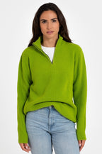 Pistazienfarbener Pullover aus 100 % Wolle mit halbem Reißverschluss